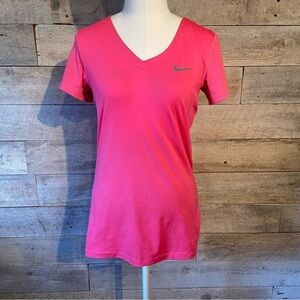 🛍️3/$30 ‎ Nike pro women's pink quick dry t-shirt in size medium